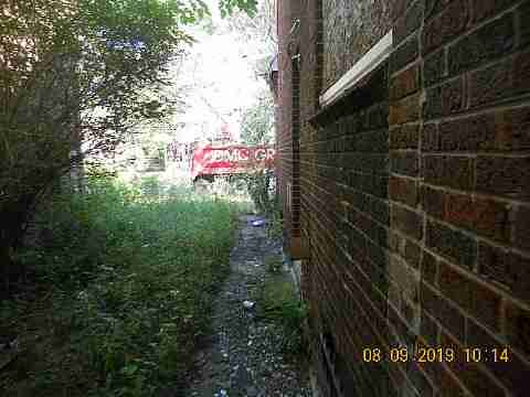 2901 Fullerton (8)_m.jpg